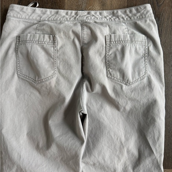 Eileen Fisher Grey pants. Women’s Medium. Great used condition. Very cute! - Picture 5 of 6